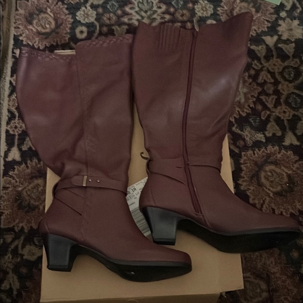 ComfortView  Knee-High Boots for Women size 10 burgundy.